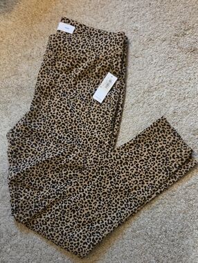 Old Navy Stevie Leopard-Print High-Waist Leggings.